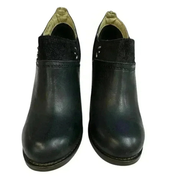 OLUKAI WOMEN'S HO'OU'I Black leather Heeled Slip On Ankle Bootie Size W6 - Picture 3 of 11